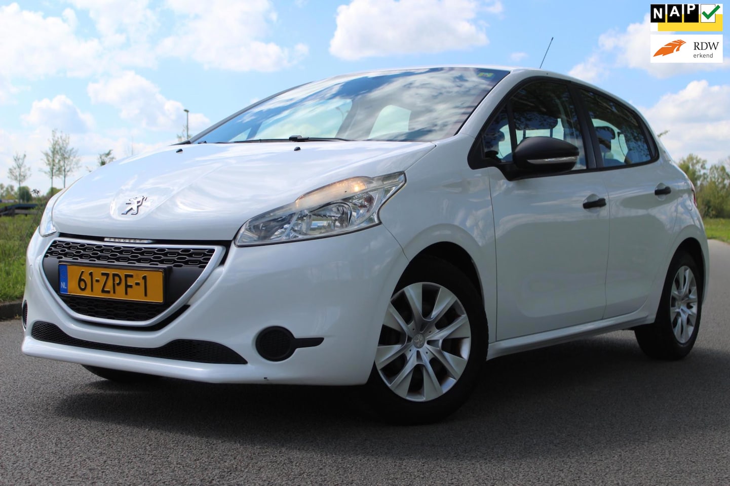 Peugeot 208 - 1.2 VTi Access 82 PK ! 2e EIGENAAR | AIRCO | CRUISE CONTROLE | TREKHAAK | CENTRALE DEURVER - AutoWereld.nl