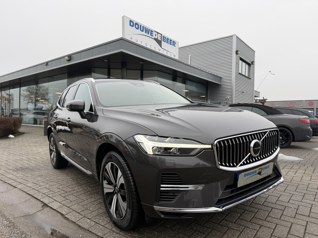 Volvo XC60 - 2.0 T6 Plug-in hybrid AWD Plus Bright Pano-Dak | Stuur & Stoelverw. | Leer | Memory - AutoWereld.nl