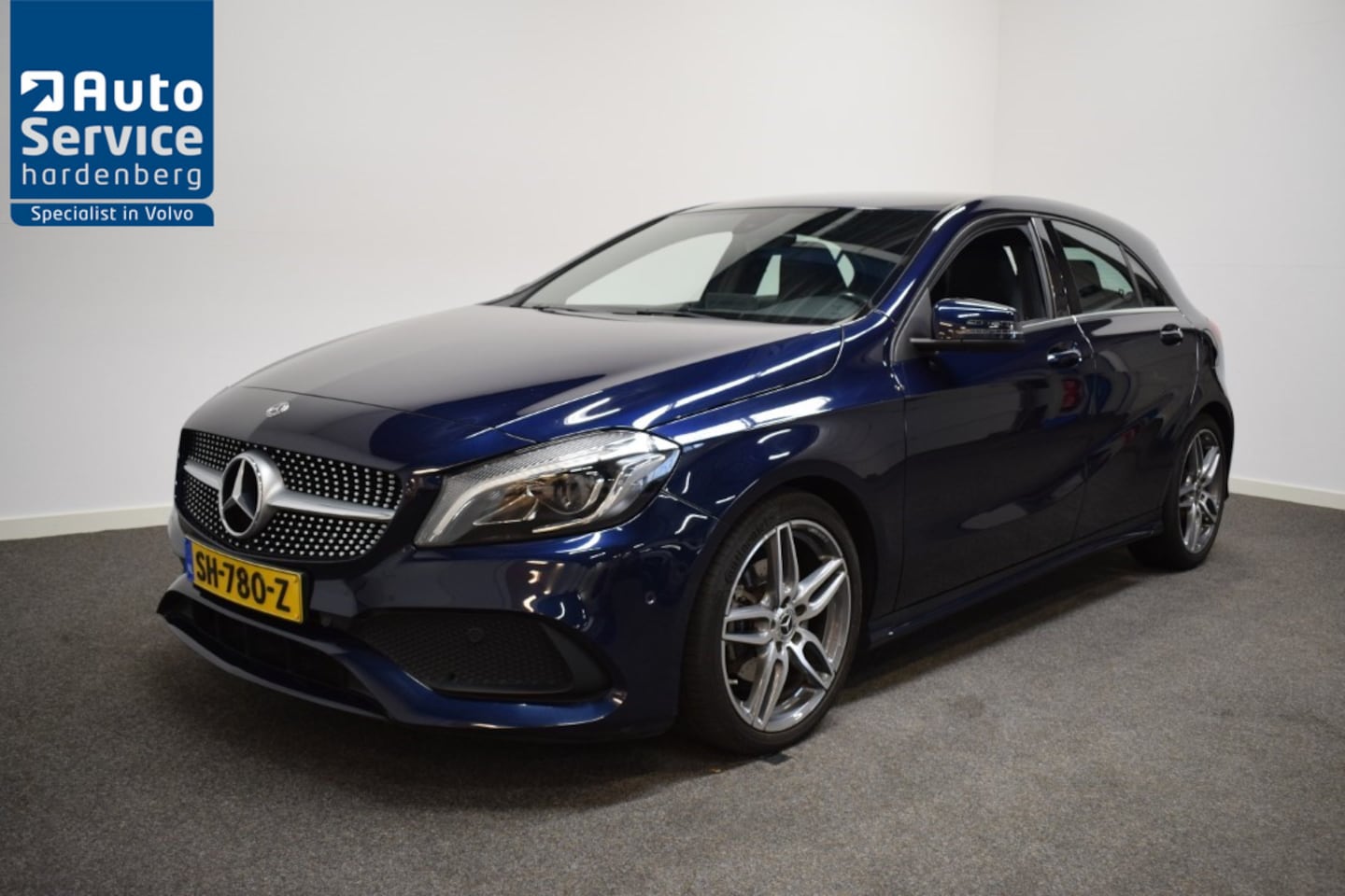 Mercedes-Benz A-klasse - 180 BNS Solution AMG AUT7 68000 km/ Trekhaak 1200kg/ Flippers/ Camera/ Stoelverw./ Navi - AutoWereld.nl