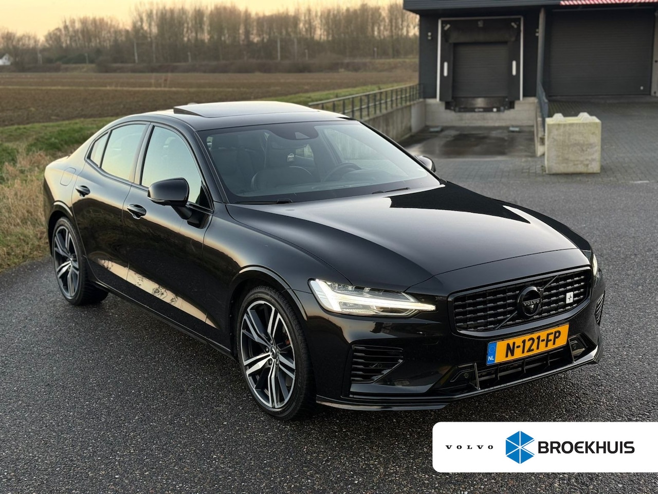 Volvo S60 - 2.0 Recharge T6 AWD R-Design | Pano | Sportstoel | 360 camera | Harman/Kardon | All-season - AutoWereld.nl