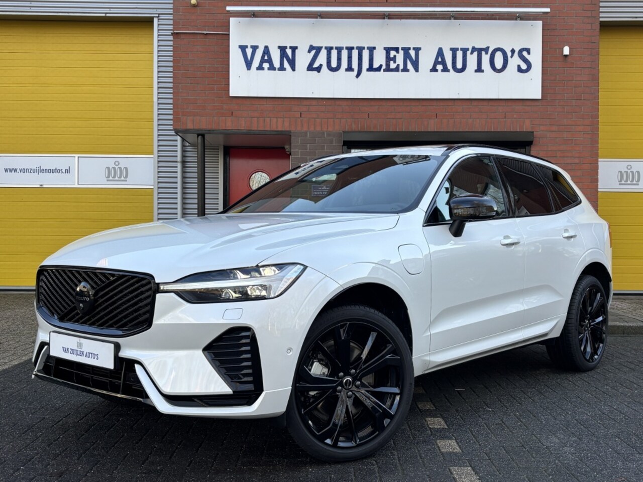 Volvo XC60 - T8 AWD 457pk Black Edition Plus MY2026 Panorama 21" Head-up HK - AutoWereld.nl