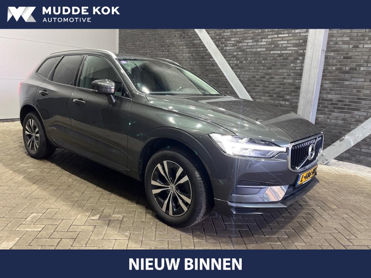 Volvo XC60 - B5 Momentum | Panoramadak | Head-Up | ACC | 360° Camera | Stoel+Stuurverwarming | Trekhaak - AutoWereld.nl