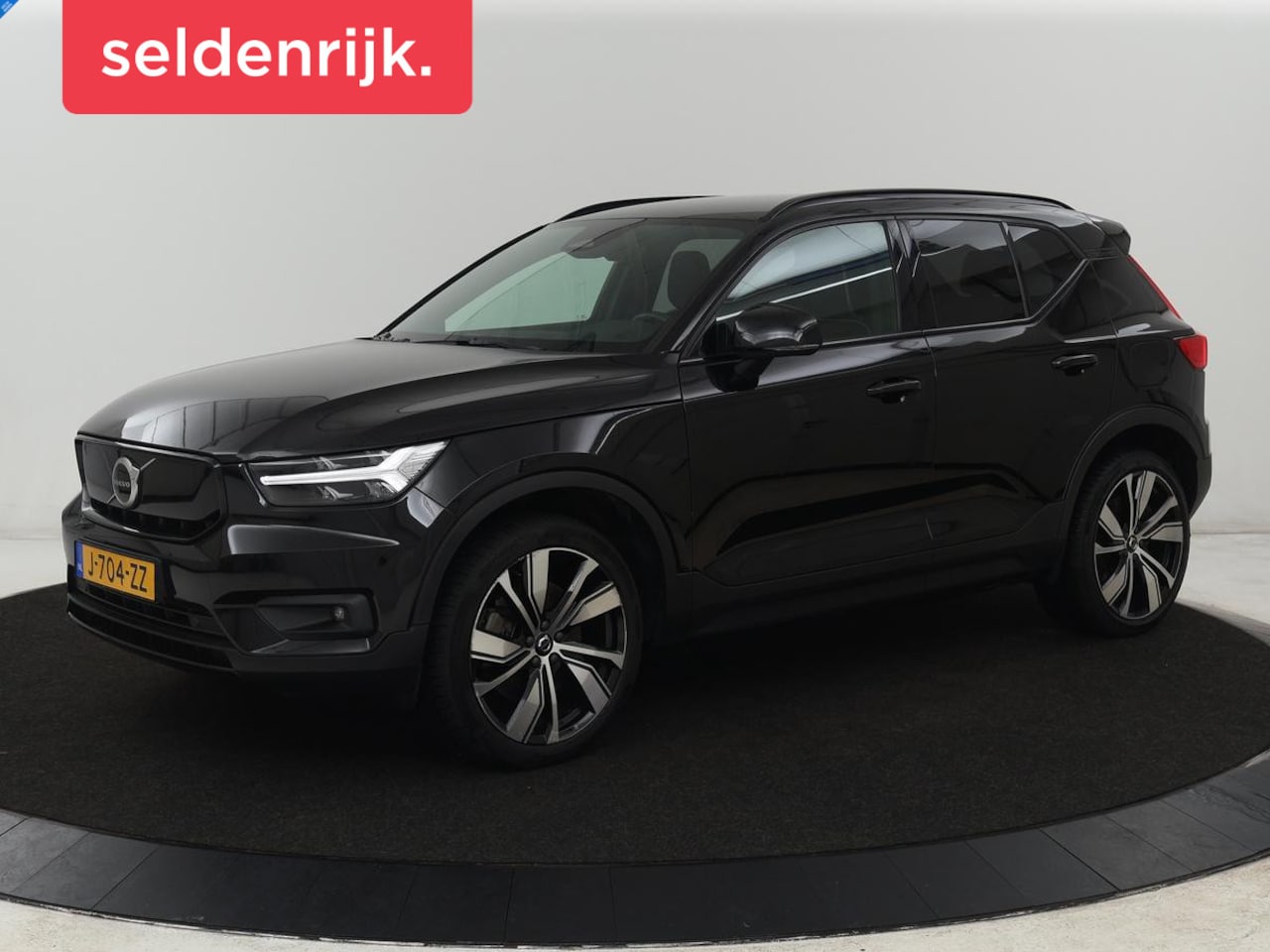 Volvo XC40 - Recharge P8 AWD R Design | Stoel & stuurverwarming | Camera | Leder/Alcantara | Adaptive c - AutoWereld.nl