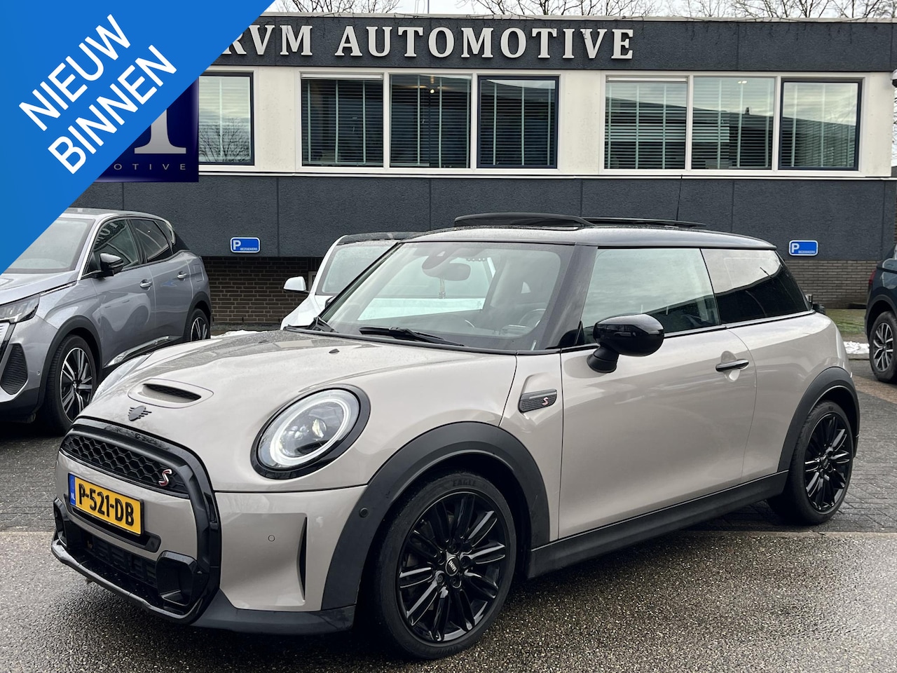 MINI Cooper S - Mini 2.0 Yours 178pk Facelift! | Stuur- & stoelverwarming | Camera | Panoramadak | Adaptiv - AutoWereld.nl