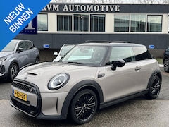 MINI Cooper S - 2.0 Yours 178pk Facelift | Stuur- & stoelverwarming | Camera | Panoramadak | Adaptive Crui