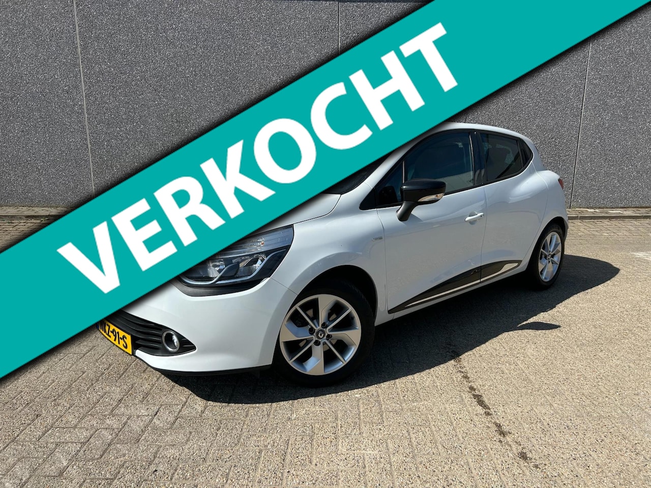 Renault Clio - 1.2 TCe Limited | NAVI | BLUETOOTH | CRUISE CONTROL | PARKEERSENSOREN | APK BIJ AFLEVERING - AutoWereld.nl