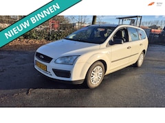 Ford Focus Wagon - 1.6-16V Champion BAK LICHT HOORBAAR