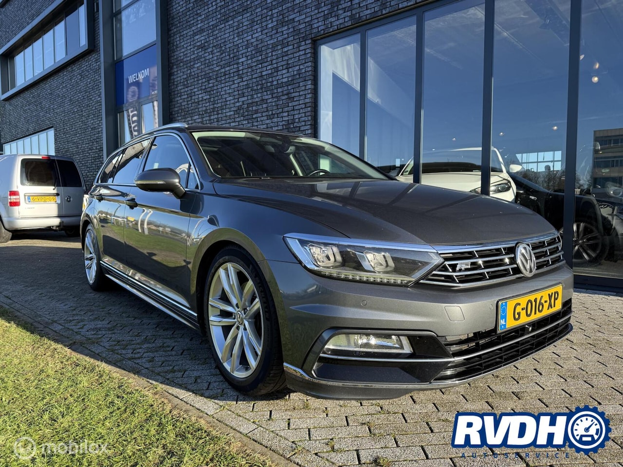 Volkswagen Passat Variant - 2.0 TDI Business Edition R 2.0 TDI Business Edition R - AutoWereld.nl