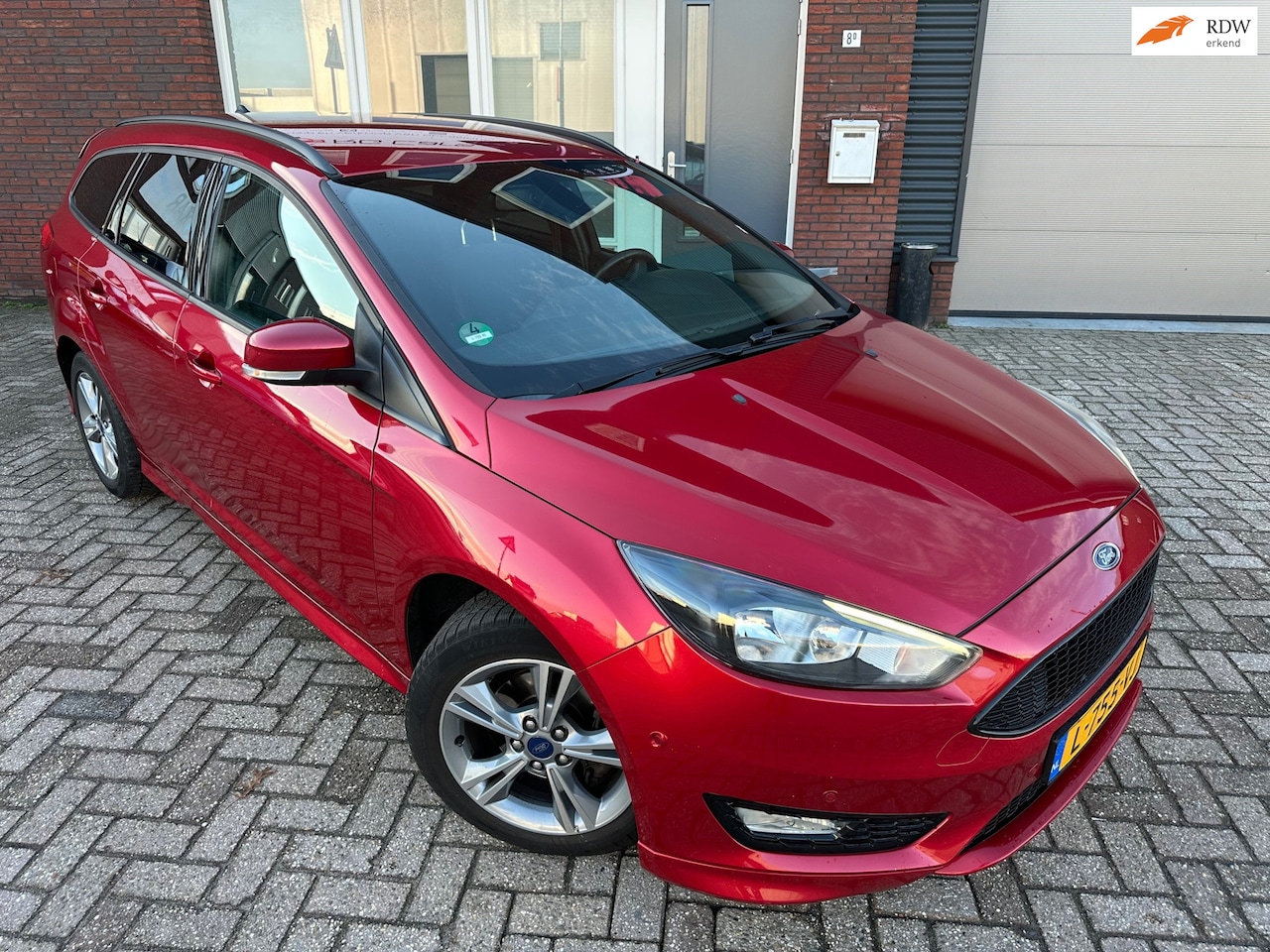 Ford Focus Wagon - 1.0 Titanium ST Line / Navi / PDC / Park assist / Clima / Cruise - AutoWereld.nl