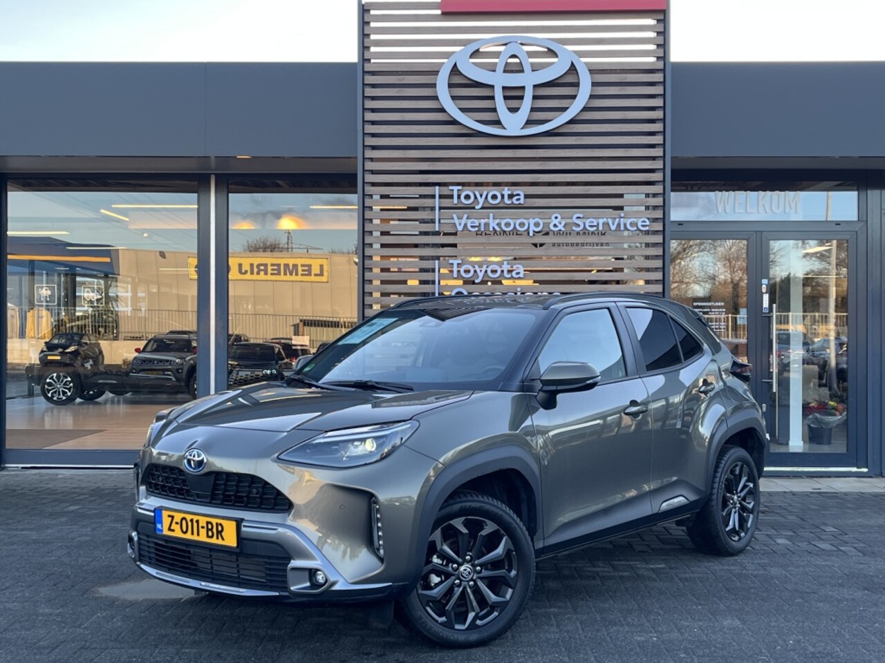 Toyota Yaris Cross - 1.5 Hybrid Explore | All Seasons | Parkeersensoren V+A - AutoWereld.nl