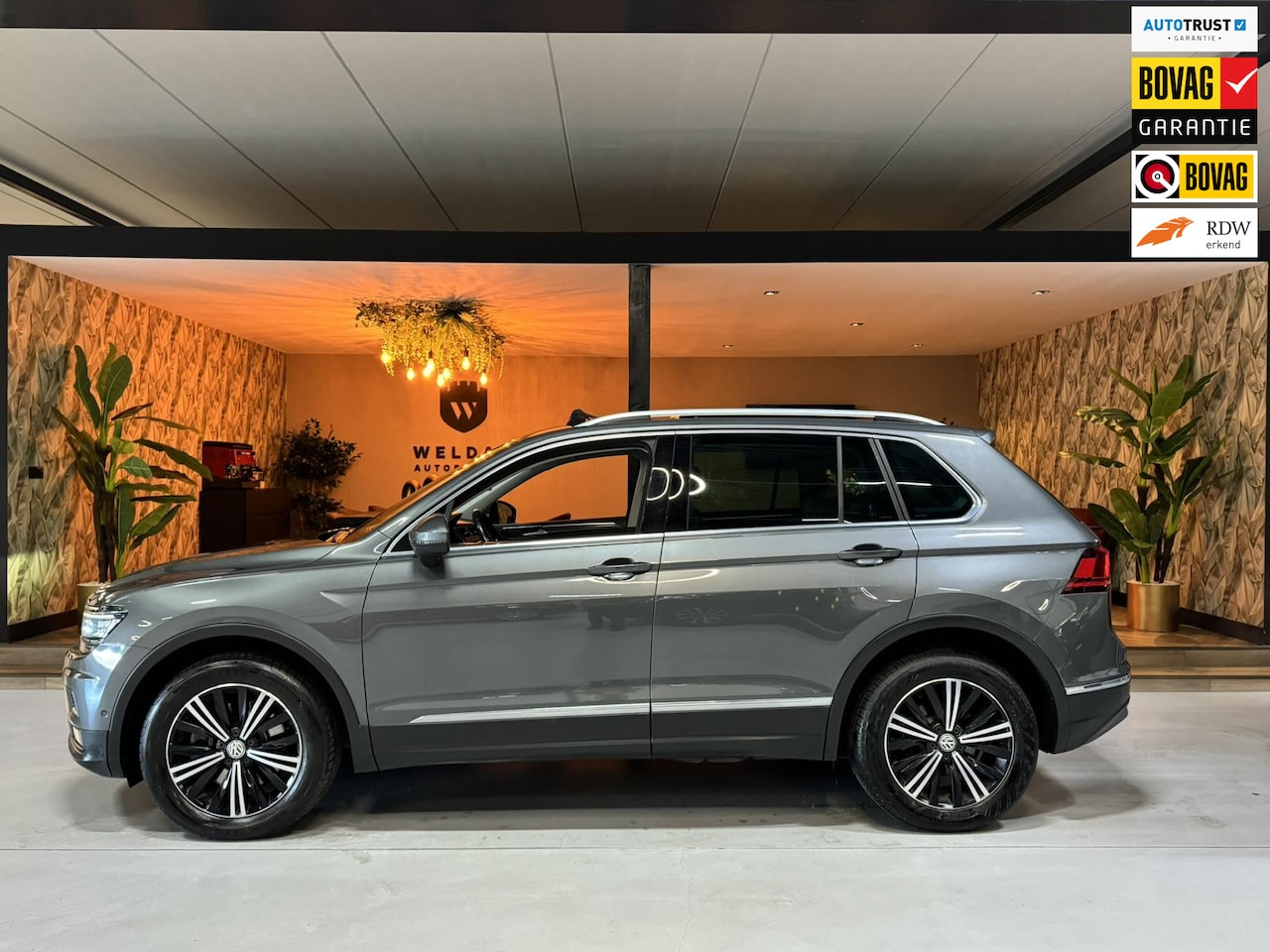Volkswagen Tiguan - 2.0 TSI 4Motion Highline Garantie Pano Memory Leder Virtual Dash Carplay Camera StoelVW El - AutoWereld.nl