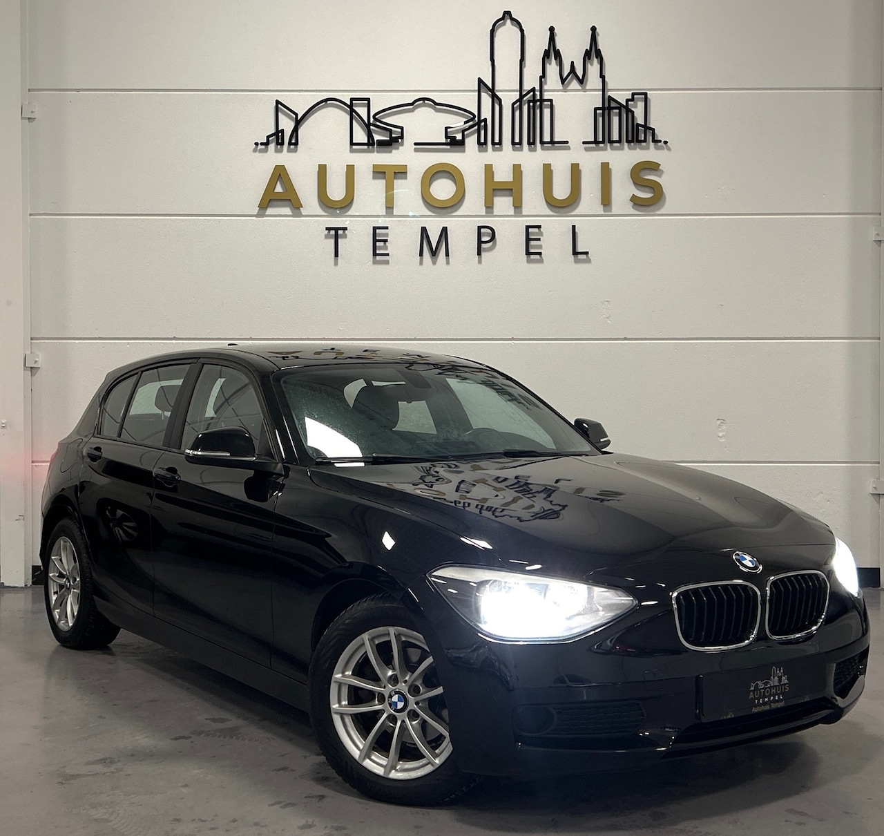 BMW 1-serie - 116d Executive Automaat Stoelverwarming Airco Pdc Climate Navi Start/Stop - AutoWereld.nl