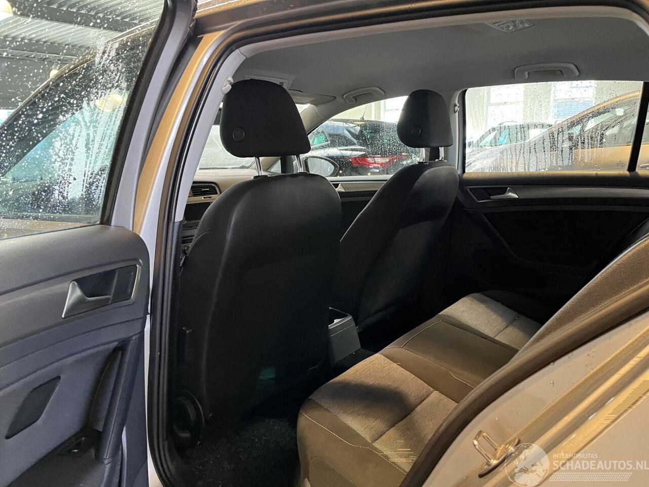 Volkswagen Golf - 1.6 TDI Comfortline NAP!