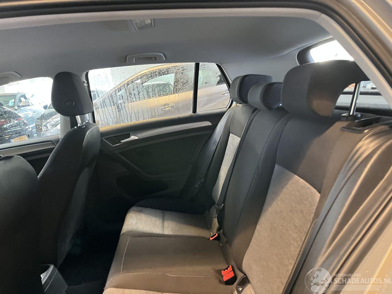 Volkswagen Golf - 1.6 TDI Comfortline NAP!