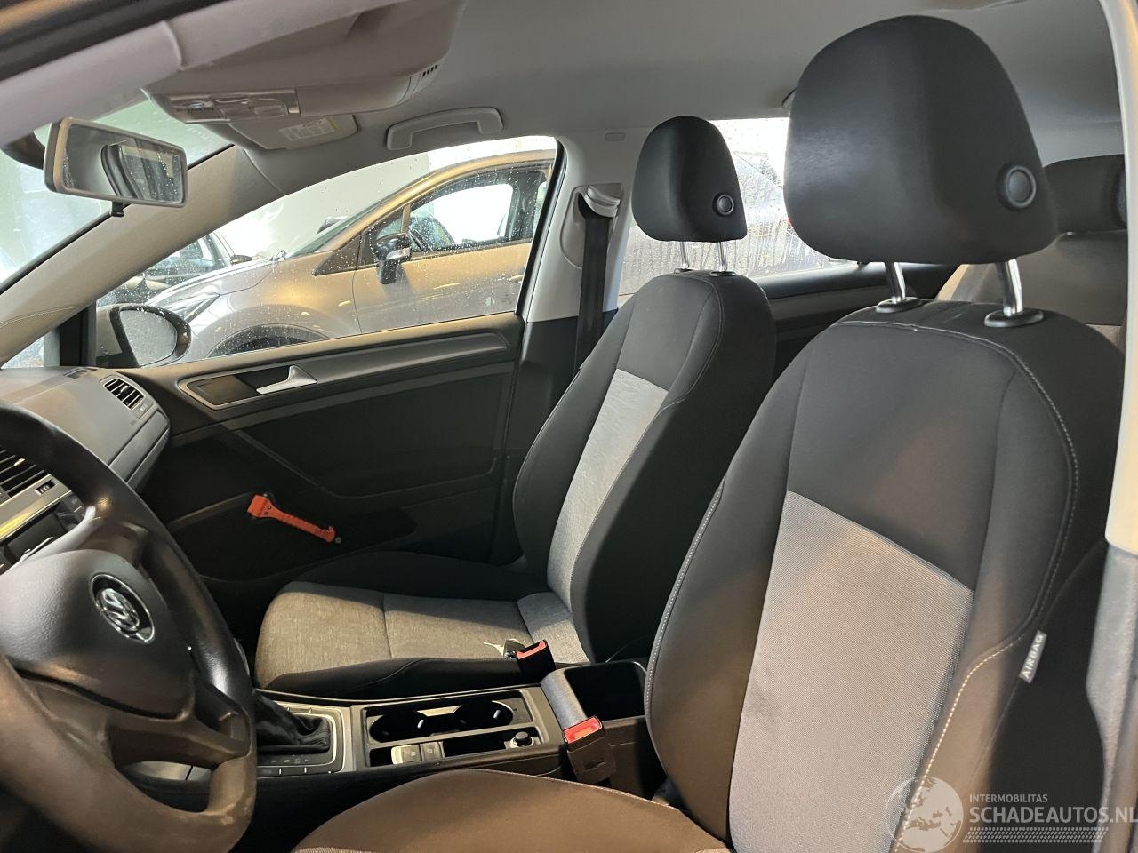 Volkswagen Golf - 1.6 TDI Comfortline NAP!