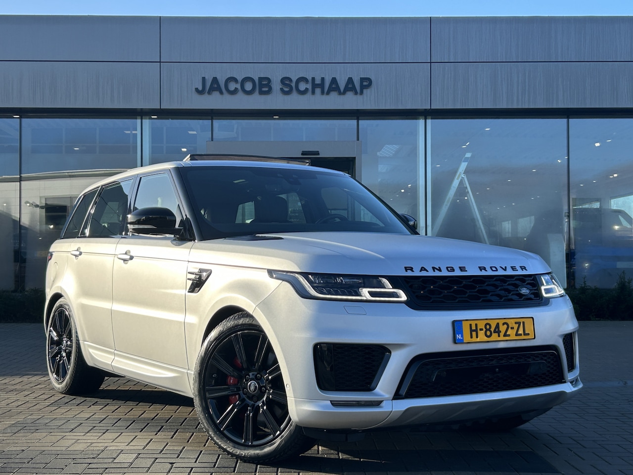 Land Rover Range Rover Sport - P400e HSE Dynamic | NL auto | SVO kleur Satin | Adaptive Cruise | Stuurverwarming | - AutoWereld.nl