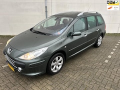Peugeot 307 SW - 2.0-16V Premium Automaat Cruise en Climat Controle 7-Persoons trekhaak NL-Auto