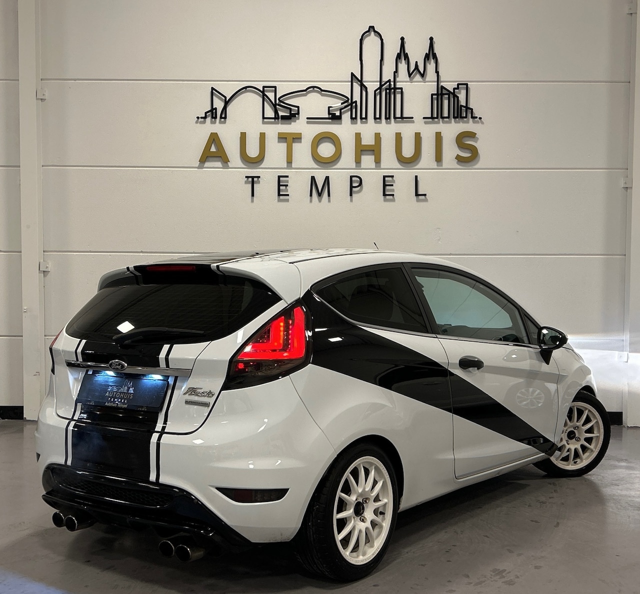 Ford Fiesta - 1.6 Sport Uniek Airco 160PK Stoelverw Bluetooth Led Verlaagd Cruise Climate - AutoWereld.nl