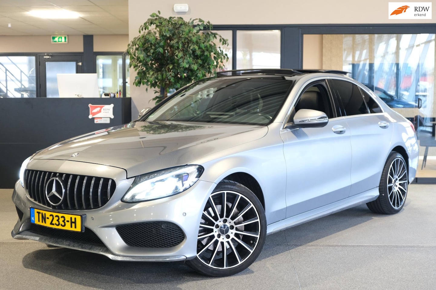 Mercedes-Benz C-klasse - 200 4Matic AMG Pano Burmester Cam Navi Cruise - AutoWereld.nl