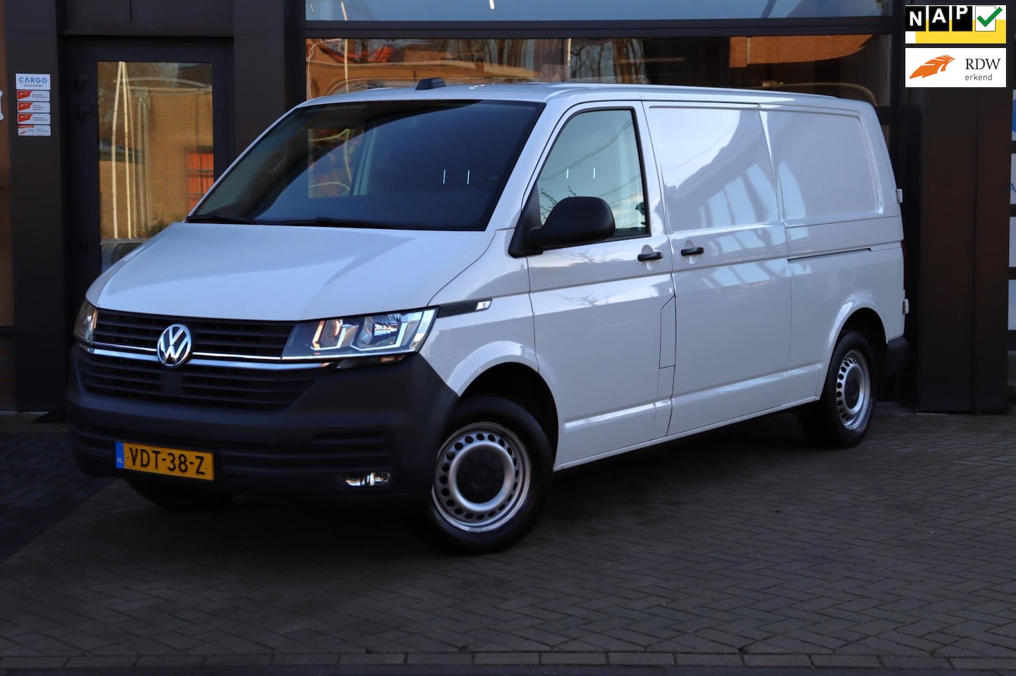 Volkswagen Transporter - 2.0 TDI L2H1 DC Comfortline | NAP | Cruise | Apple Carplay | Automaat | Navi | Camera | Le - AutoWereld.nl