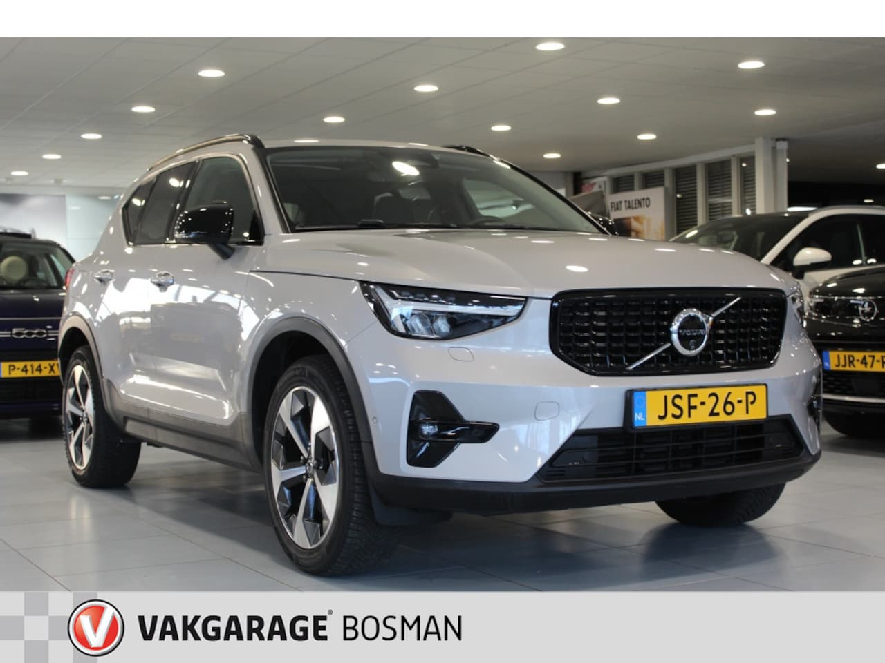 Volvo XC40 - 2.0 B3 Ultimate Dark/Panoramadak/360/Keyles/H&K - AutoWereld.nl
