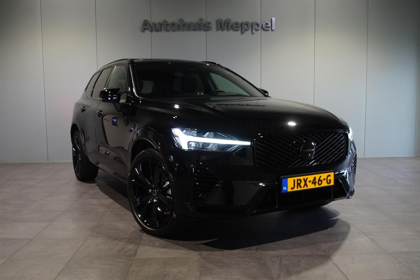 Volvo XC60 - T6-AWD Black-Ultra| NEW | B&W|Luchtvering|Trekhaak|Pano |HUD|Massage|Facelift | Range 70KM - AutoWereld.nl