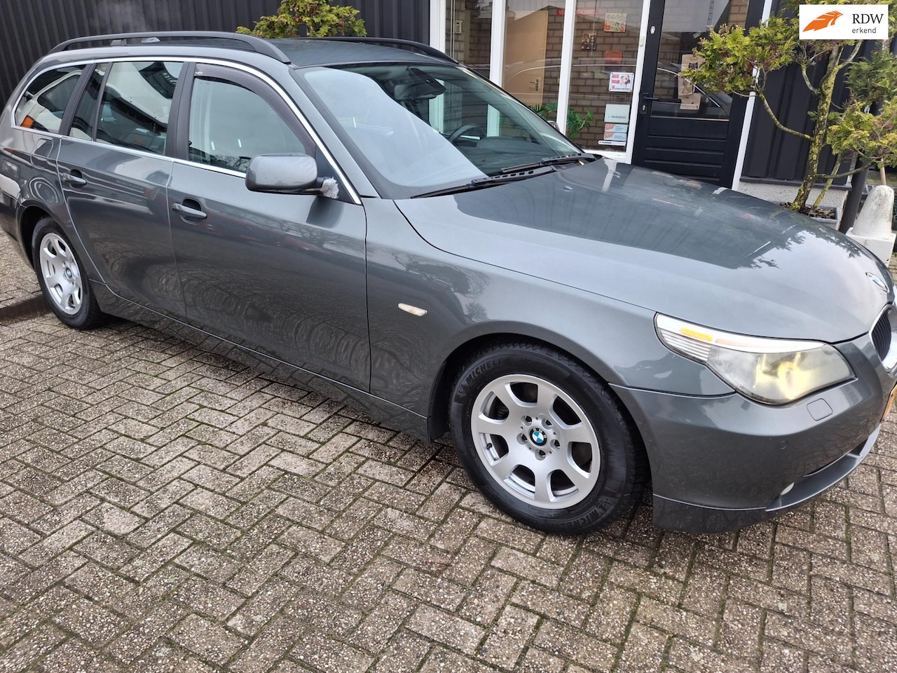 BMW 5-serie Touring - 523i High Executive ** handgeschakeld** - AutoWereld.nl