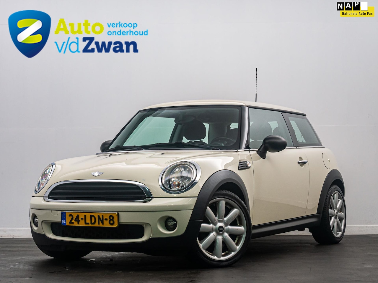 MINI One - Mini 1.4 Business Line Cruise/Navi/Isofix/Airco - AutoWereld.nl
