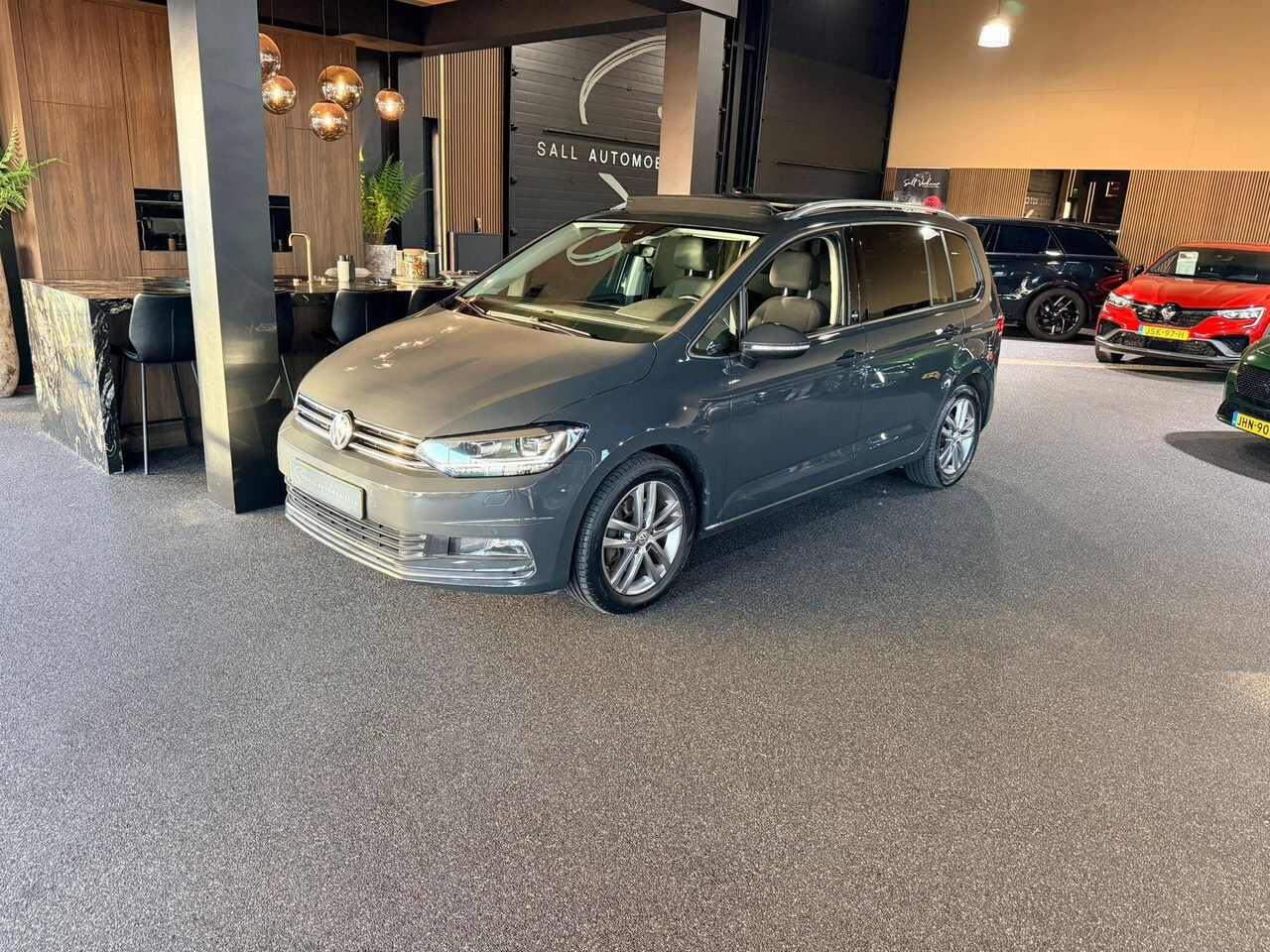 Volkswagen Touran - 1.4 TSI Highline Business R 7p Pano|Navi|7Zits| - AutoWereld.nl