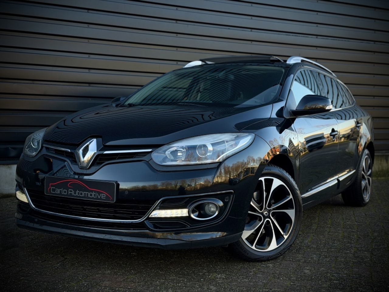 Renault Mégane Estate - 1.2 TCe Bose PANO|CAMERA|KEYLESS|CRUISE|CLIMA - AutoWereld.nl