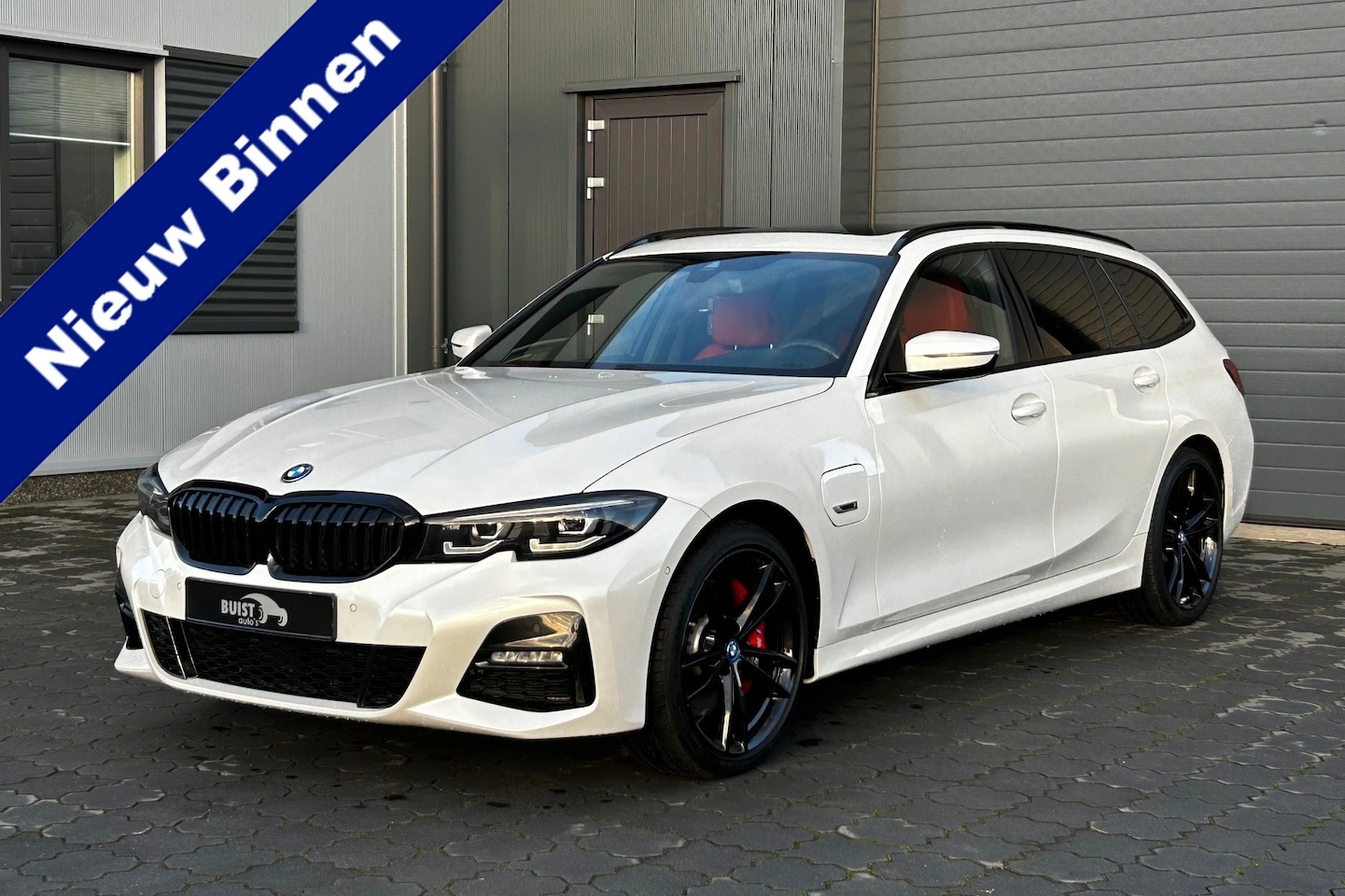 BMW 3-serie Touring - 330e 293pk M-Sport INDIVIDUAL LEER PANO 19" KEYLESS 20424KM! - AutoWereld.nl