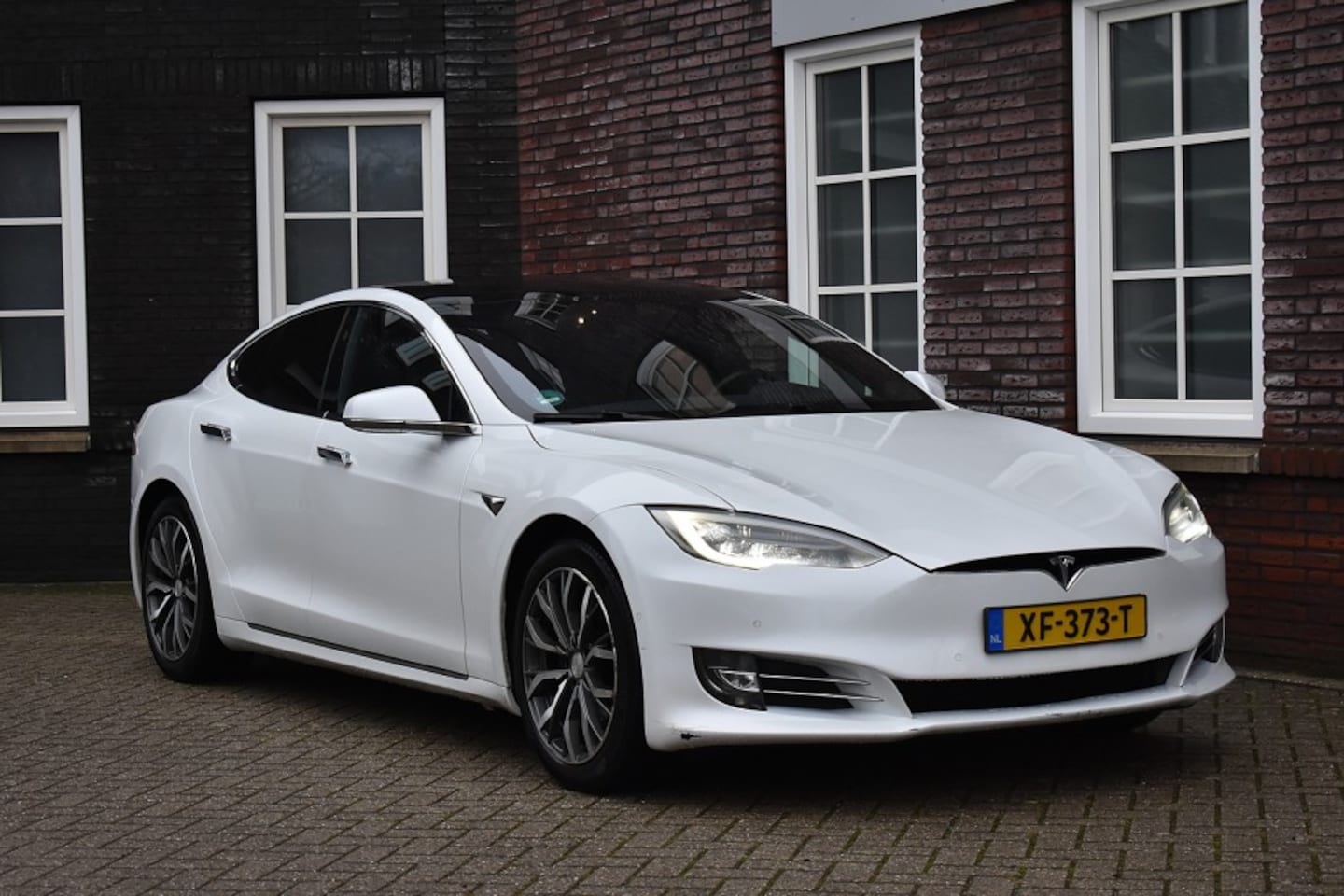Tesla Model S - 75D Base Wij zijn op afspraak geopend! Graag bellen voor uw komst. - AutoWereld.nl