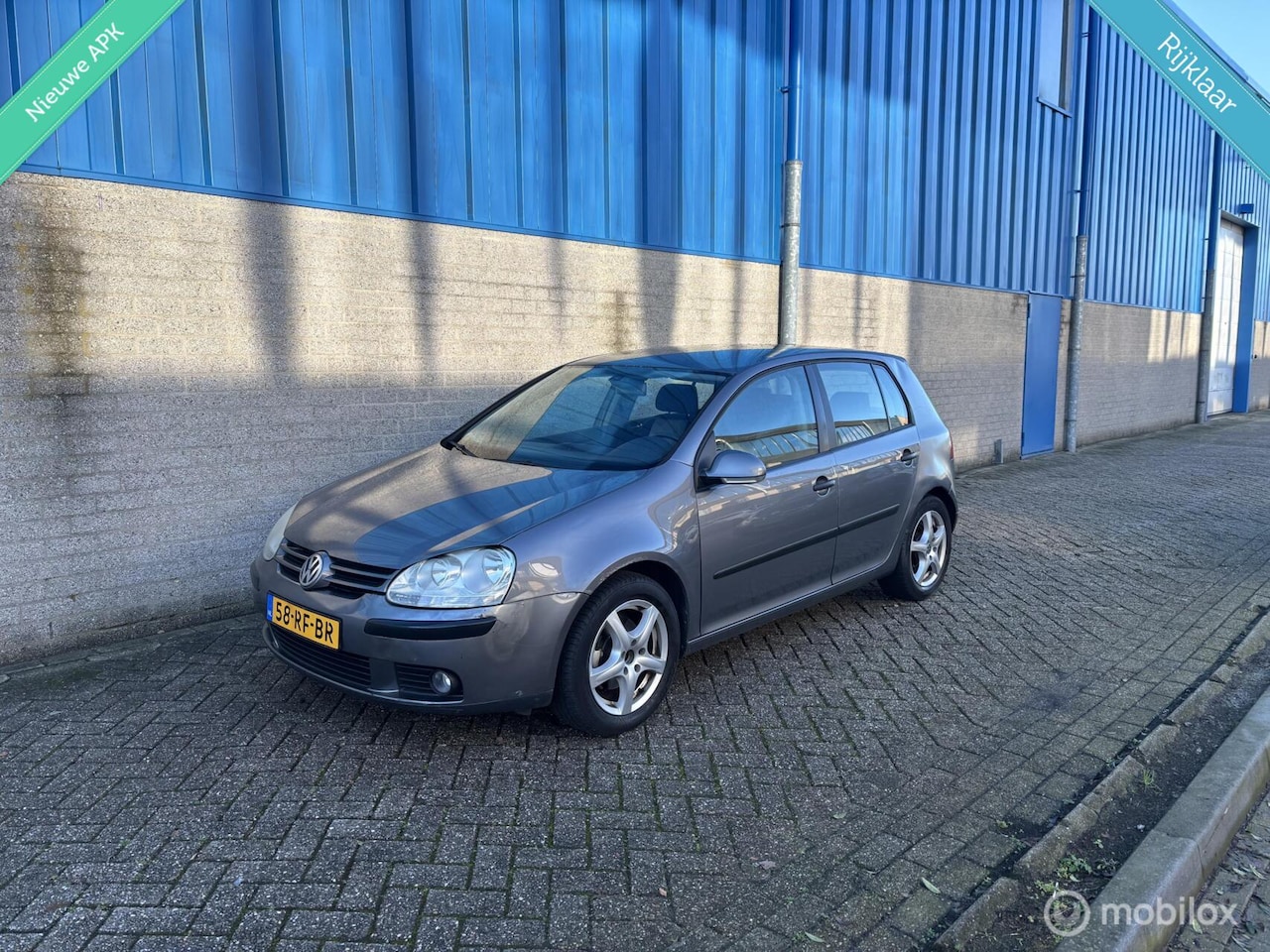 Volkswagen Golf - 1.6 FSI Trendline NW APK|AIRCO|CARPLAY|LM VELGEN|NETTE AUTO - AutoWereld.nl