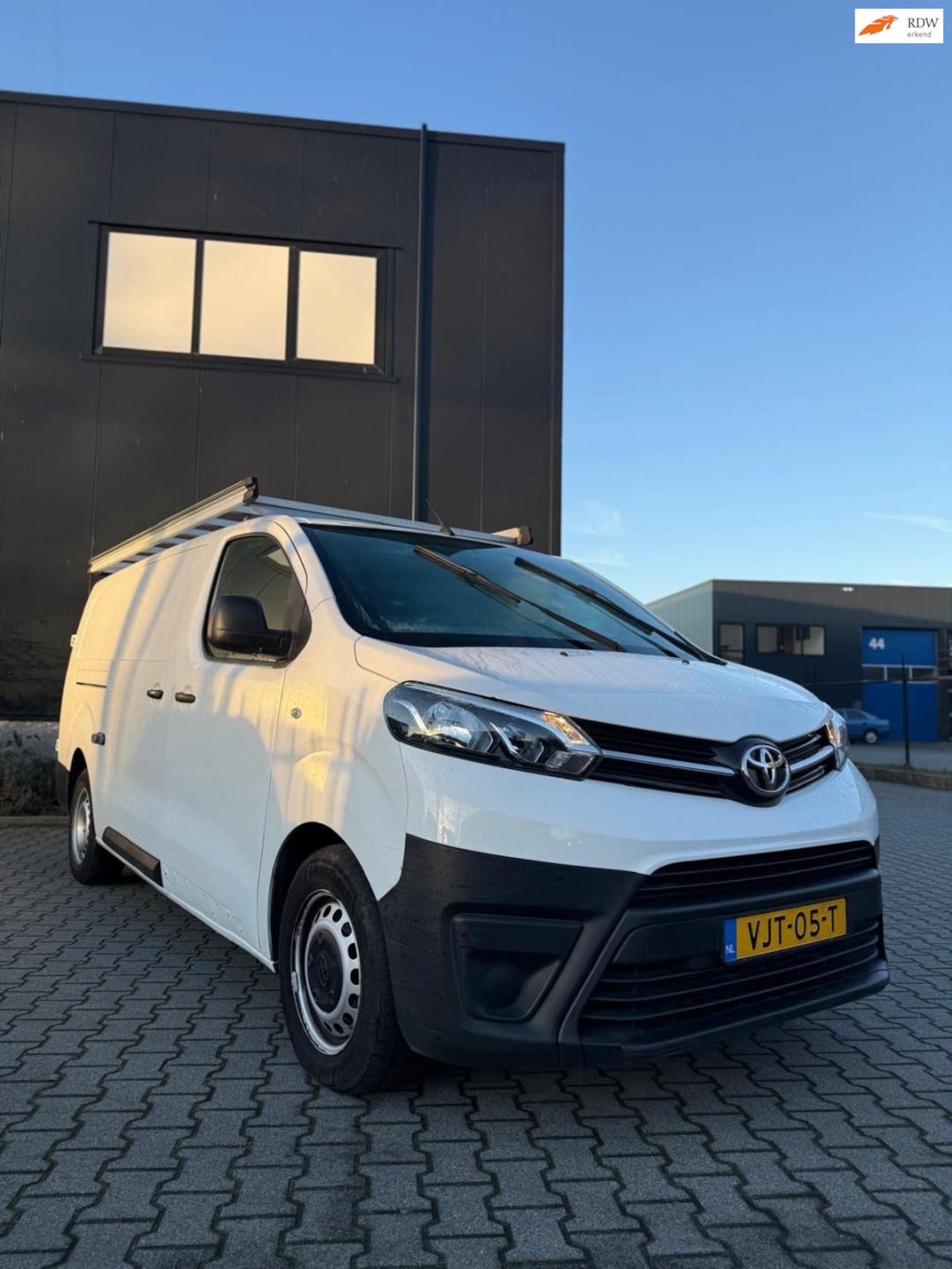 Toyota PROACE Long Worker - 2.0 D-4D Cool Comfort - AutoWereld.nl