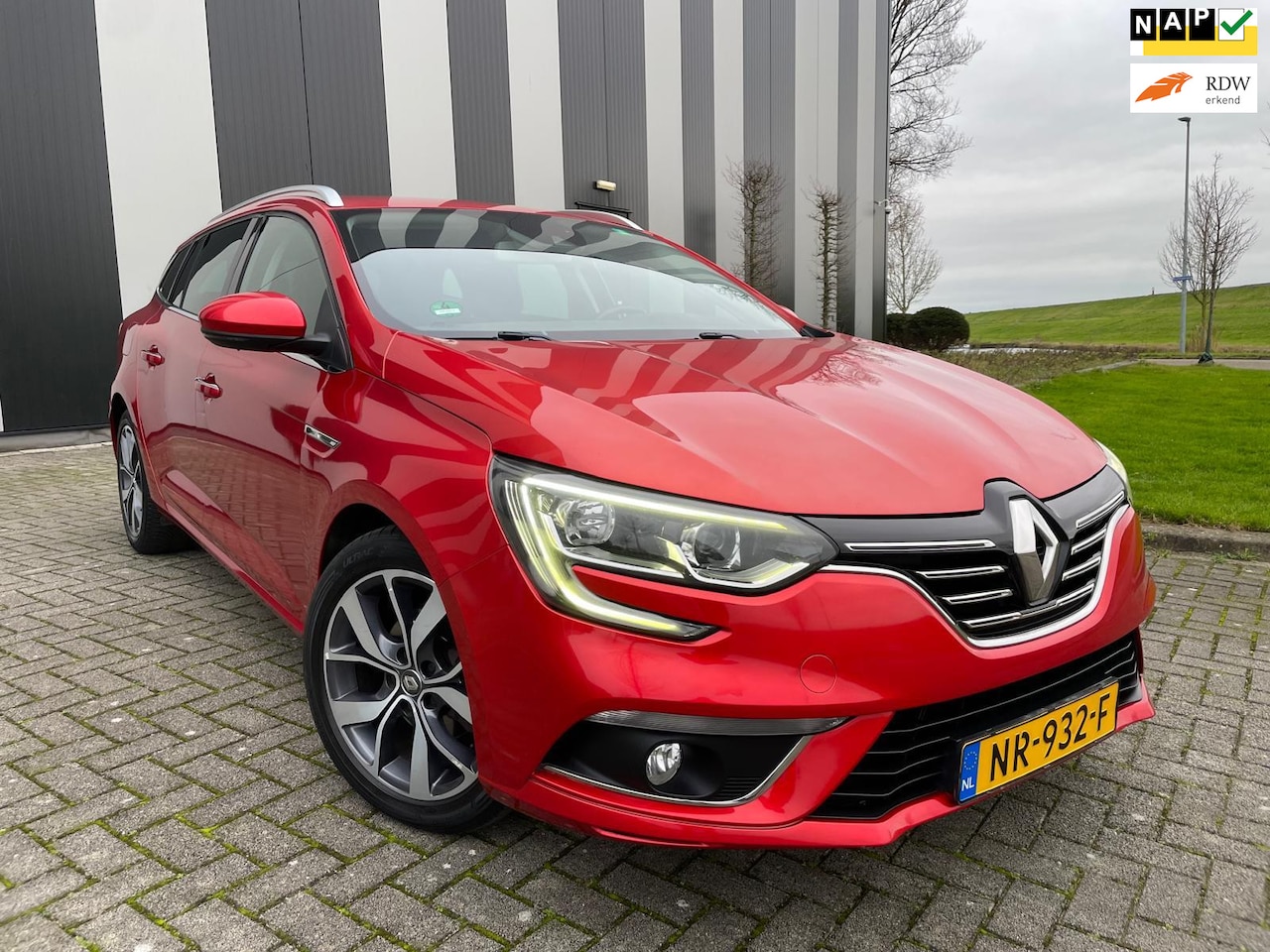 Renault Mégane Estate - 1.2 TCe Bose Xenon-Massage-Keyless-Clima-Navi-PDC - AutoWereld.nl