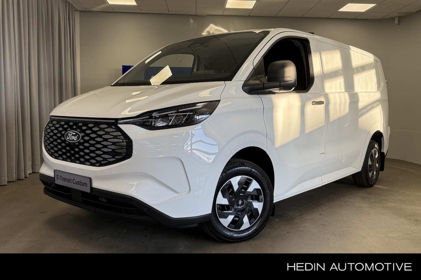Ford E-Transit Cust. - 320 L1H1 Trend 65 kWh | 136PK | Trekhaak | Imperiaal Inklapbaar - AutoWereld.nl