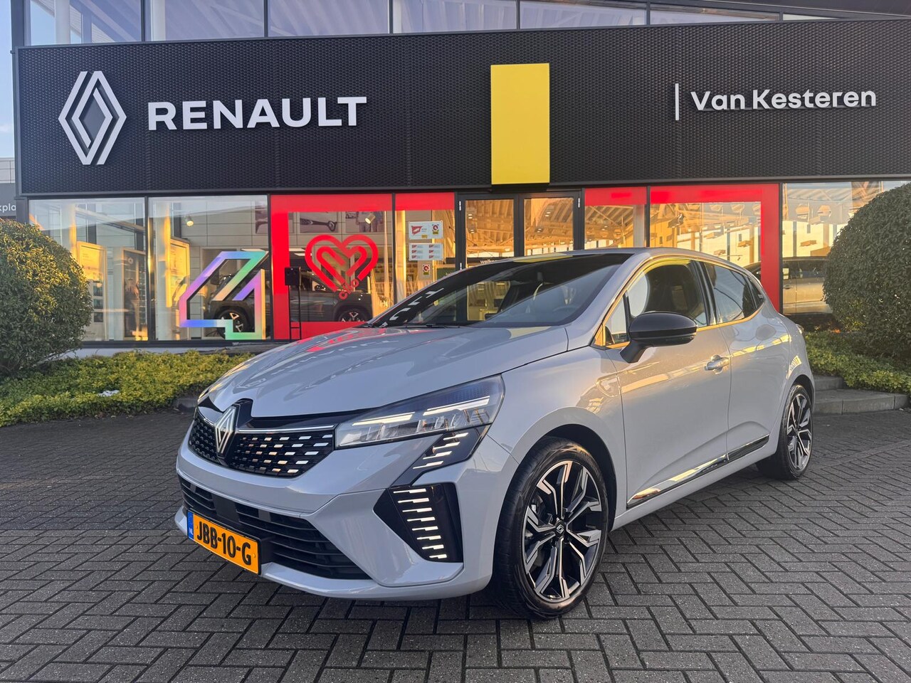 Renault Clio - 1.6 E-Tech Hybrid 145pk Techno / 9,3 Navigatie / Camera / Stoelverwarming - AutoWereld.nl