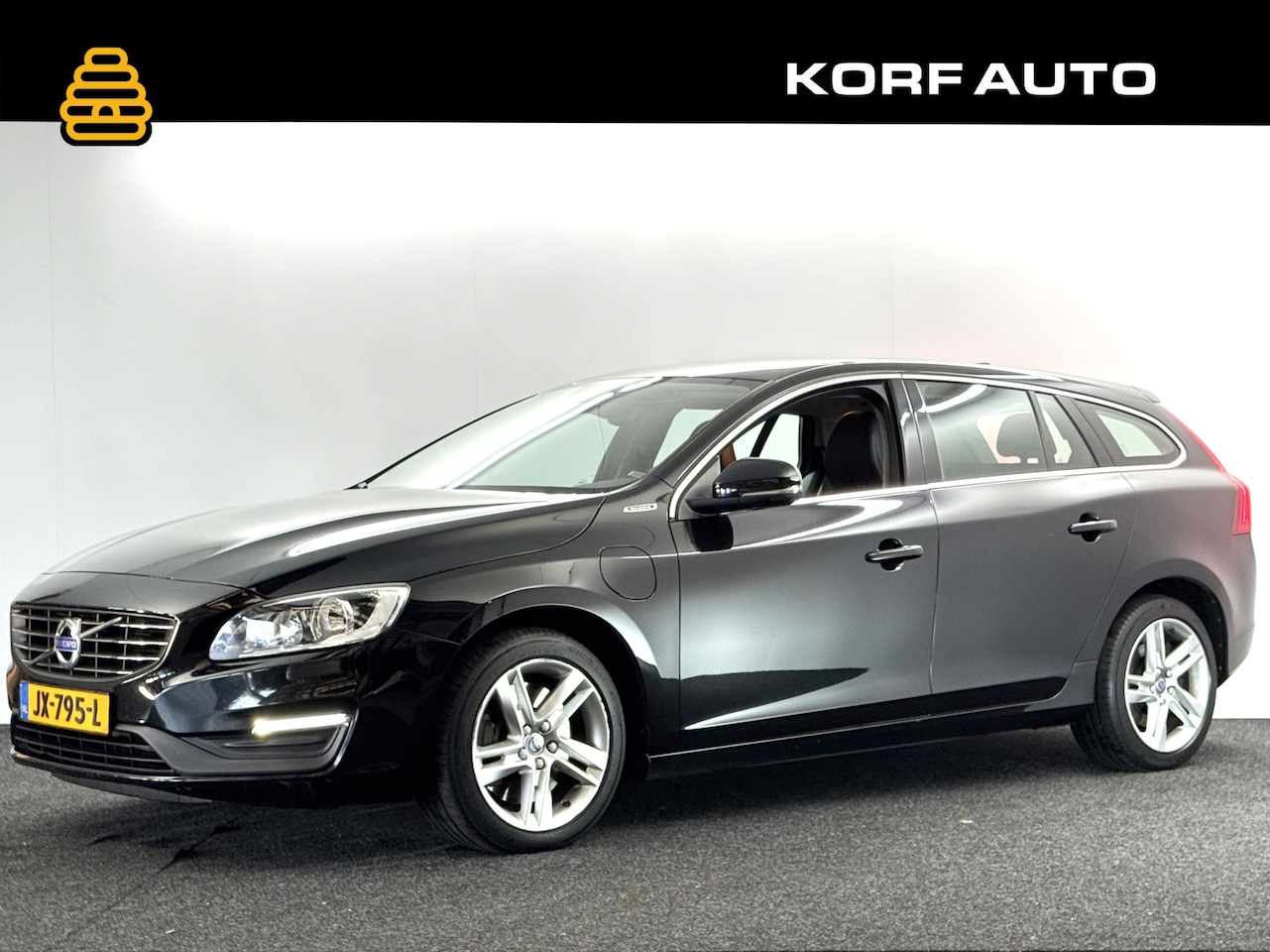 Volvo V60 - 2.4 D5 Twin Engine / Stoelverwarming / Cruise Control / Sensoren - AutoWereld.nl