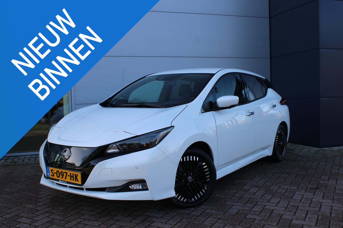 Nissan LEAF - Tekna 40 kWh Automaat Airco Navi Camera Carplay 11.128km Nieuwstaat - AutoWereld.nl