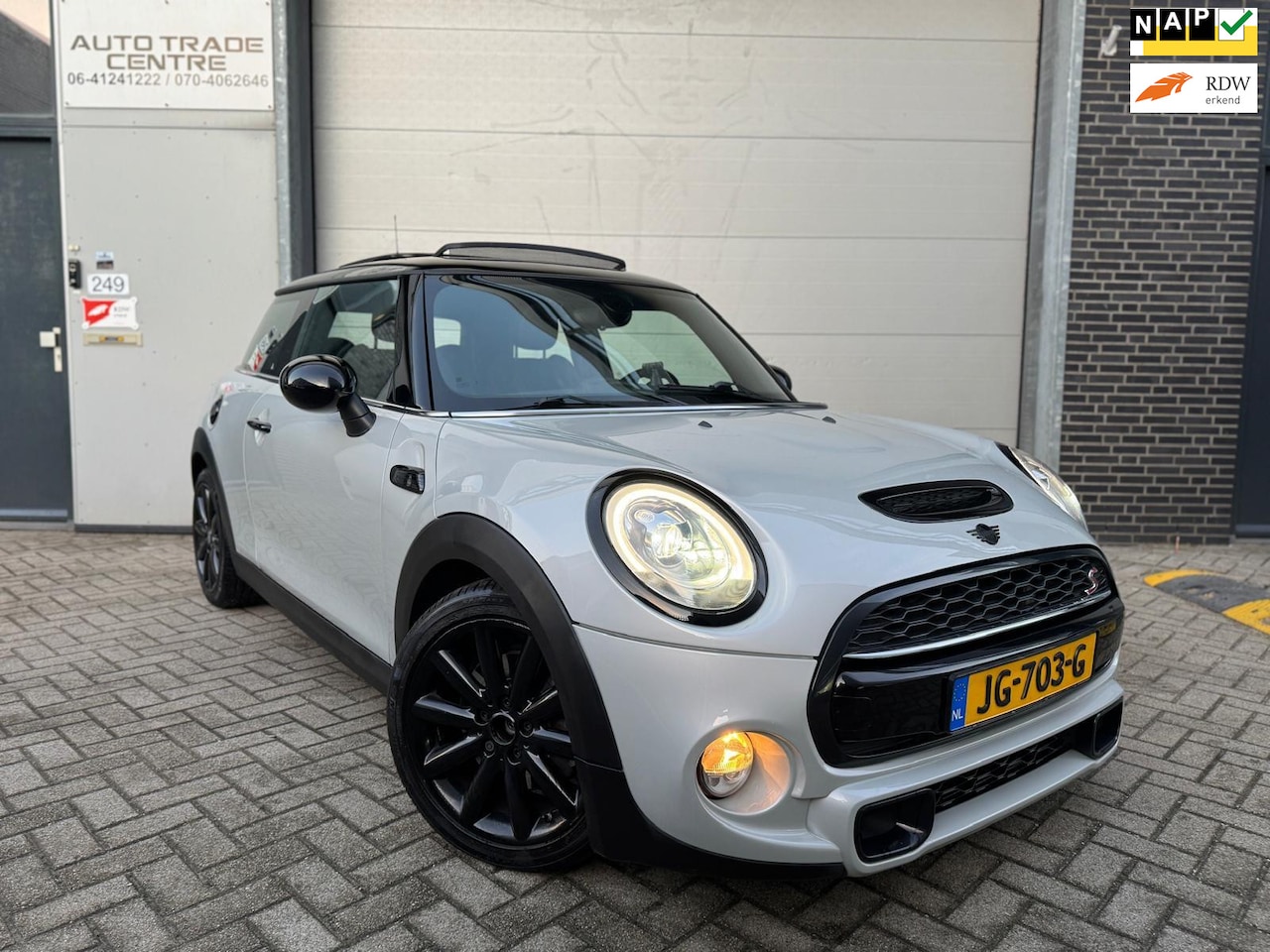 MINI Cooper S - Mini 2.0 [AUT | Pano | Stoelverwarming | Xenon | Volledig onderhouden] - AutoWereld.nl