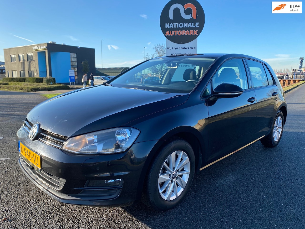 Volkswagen Golf - 1.6 TDI Highline *AUTOMAAT* - AutoWereld.nl