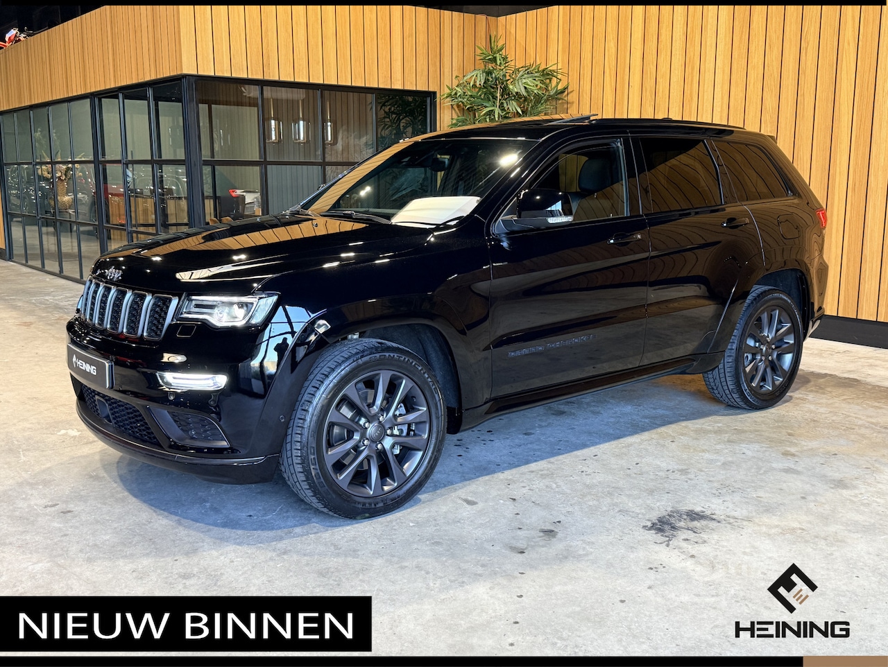 Jeep Grand Cherokee - 3.6 S-Limited. Pano. Apple-carplay. Trekhaak. Adaptive Cruise. 76000 km. - AutoWereld.nl