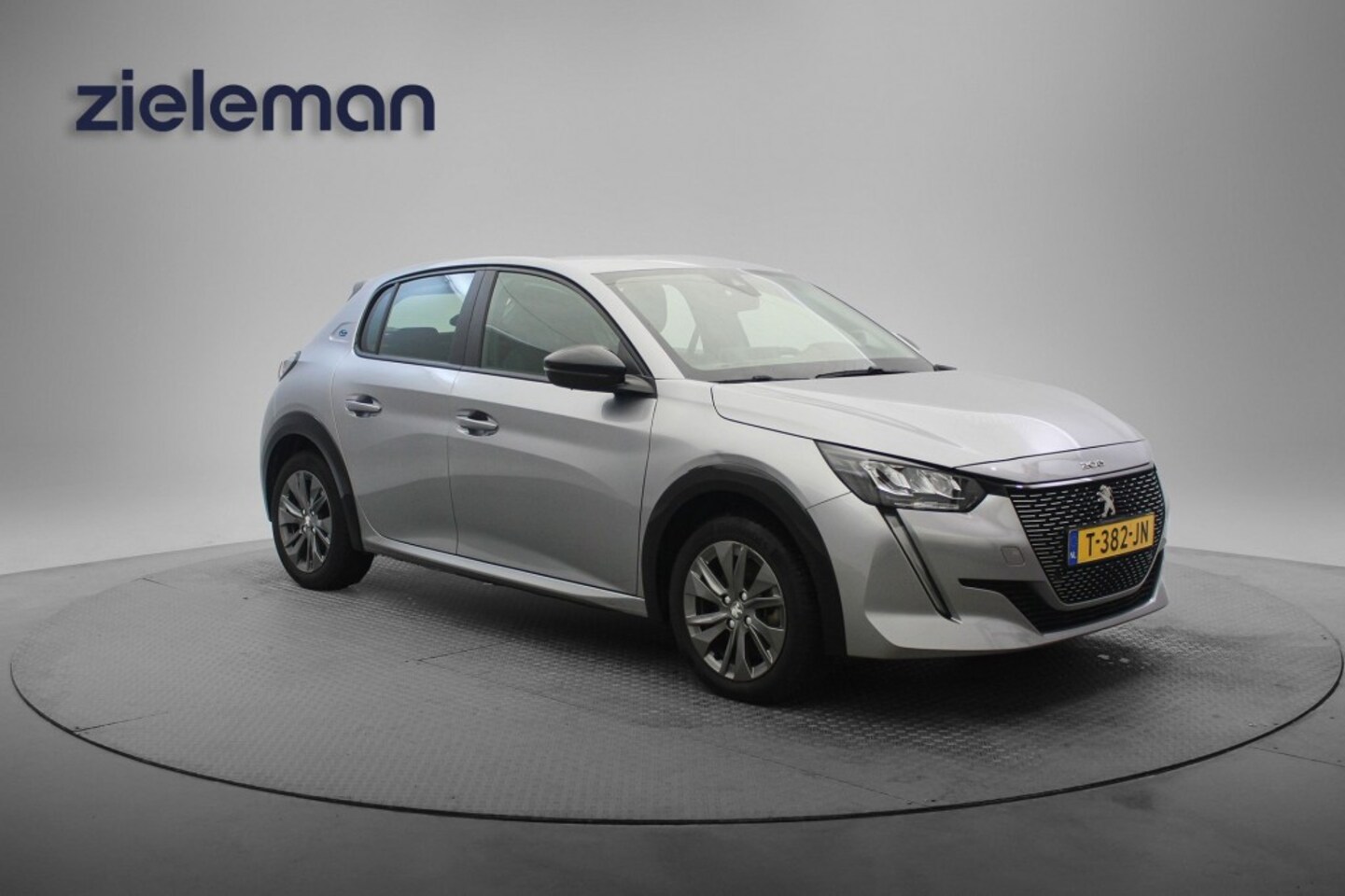Peugeot e-208 - Active Pack 50 kWh - Carplay, Cruise, Navi, Stoelverw. - AutoWereld.nl
