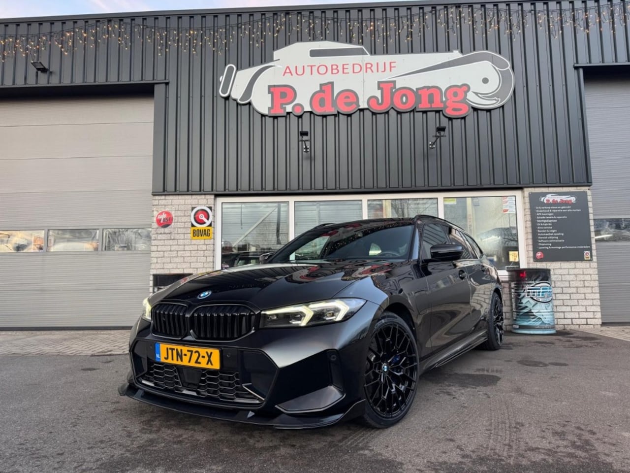 BMW 3-serie - 330E X-Drive M-sport, Pano, M-sport stoelen, HUD, Laser, 293pk, Aeropack - AutoWereld.nl