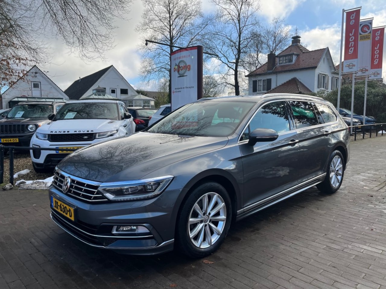 Volkswagen Passat Variant - VARIANT 1.6 TDI R-LINE AUTOMAAT / NAVI / ADAP. CRUISE / CARPLAY / CAMERA - AutoWereld.nl