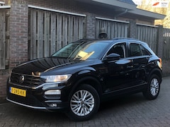Volkswagen T-Roc - 1.0 TSI Style Trekhaak, digitaal dashboard, Navi, PDC