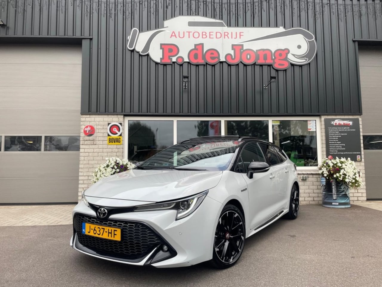 Toyota Corolla - 2.0 HYBRID GR-SPORT Touring, Pano, Headup, Carplay, JBL, ACC, BLIS, Camera - AutoWereld.nl