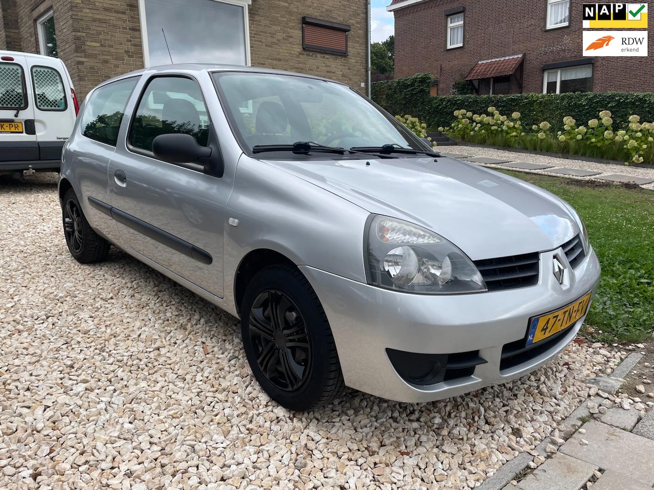 Renault Clio - 1.2 Campus Accès 1.2 Campus Accès Nieuwe APK. - AutoWereld.nl