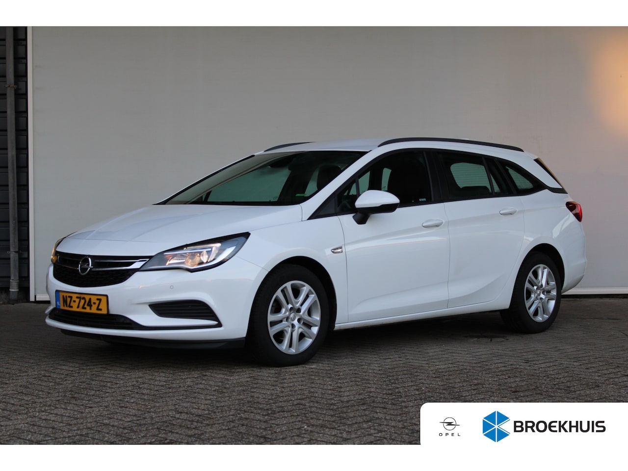 Opel Astra Sports Tourer - 1.4 Online Edition | Trekhaak | Navigatie | Camera | Cruise control | Apple Carplay/ Andro - AutoWereld.nl