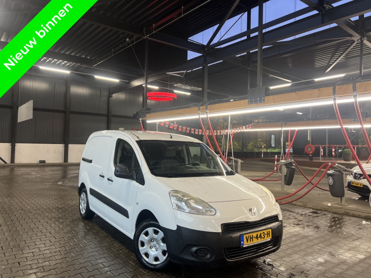 Peugeot Partner - 120 1.6eHDI Airco|Cruise Control|Navigatie|Sensoren - AutoWereld.nl